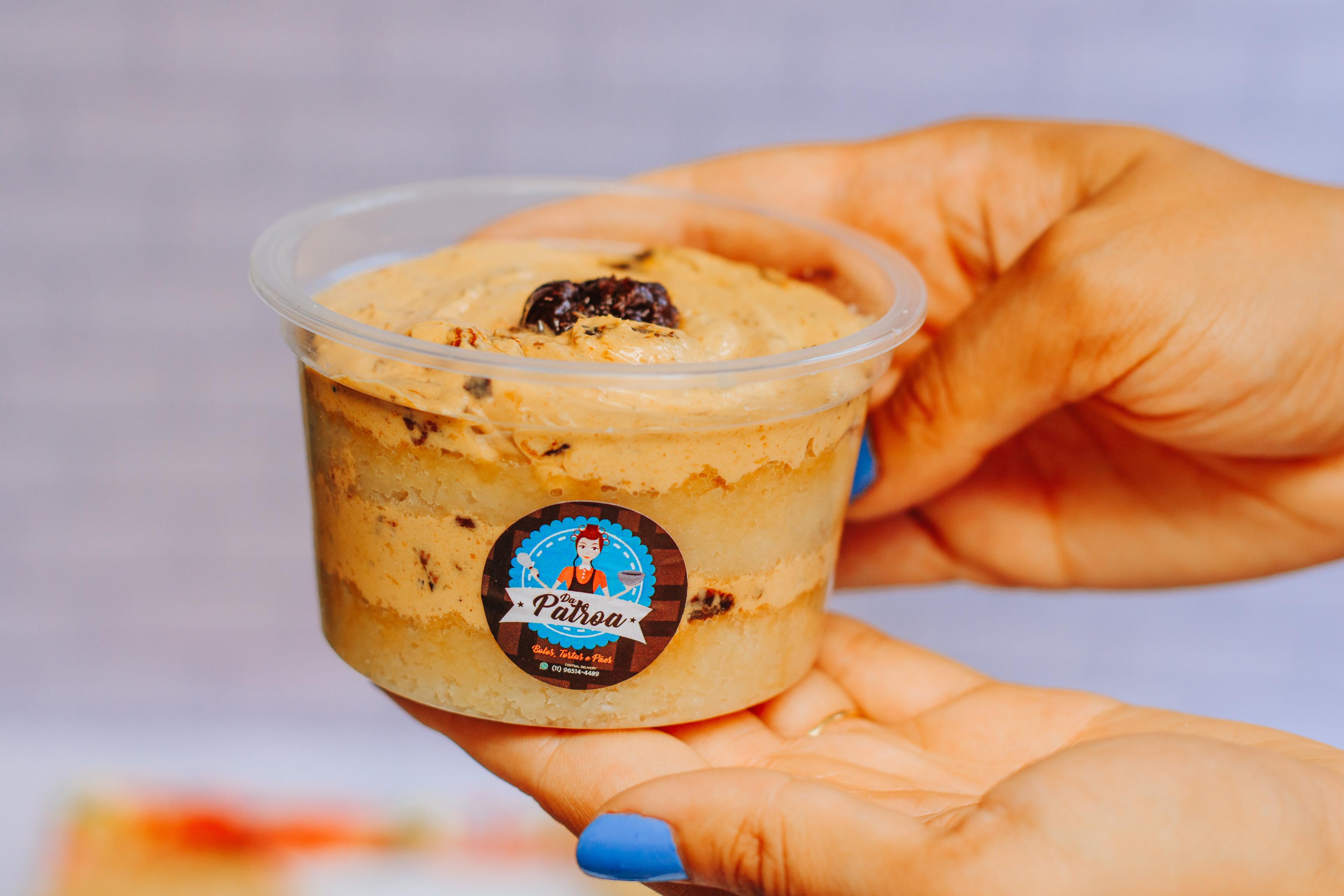 Bolo de Pote Mousse de Doce de Leite com Ameixa
