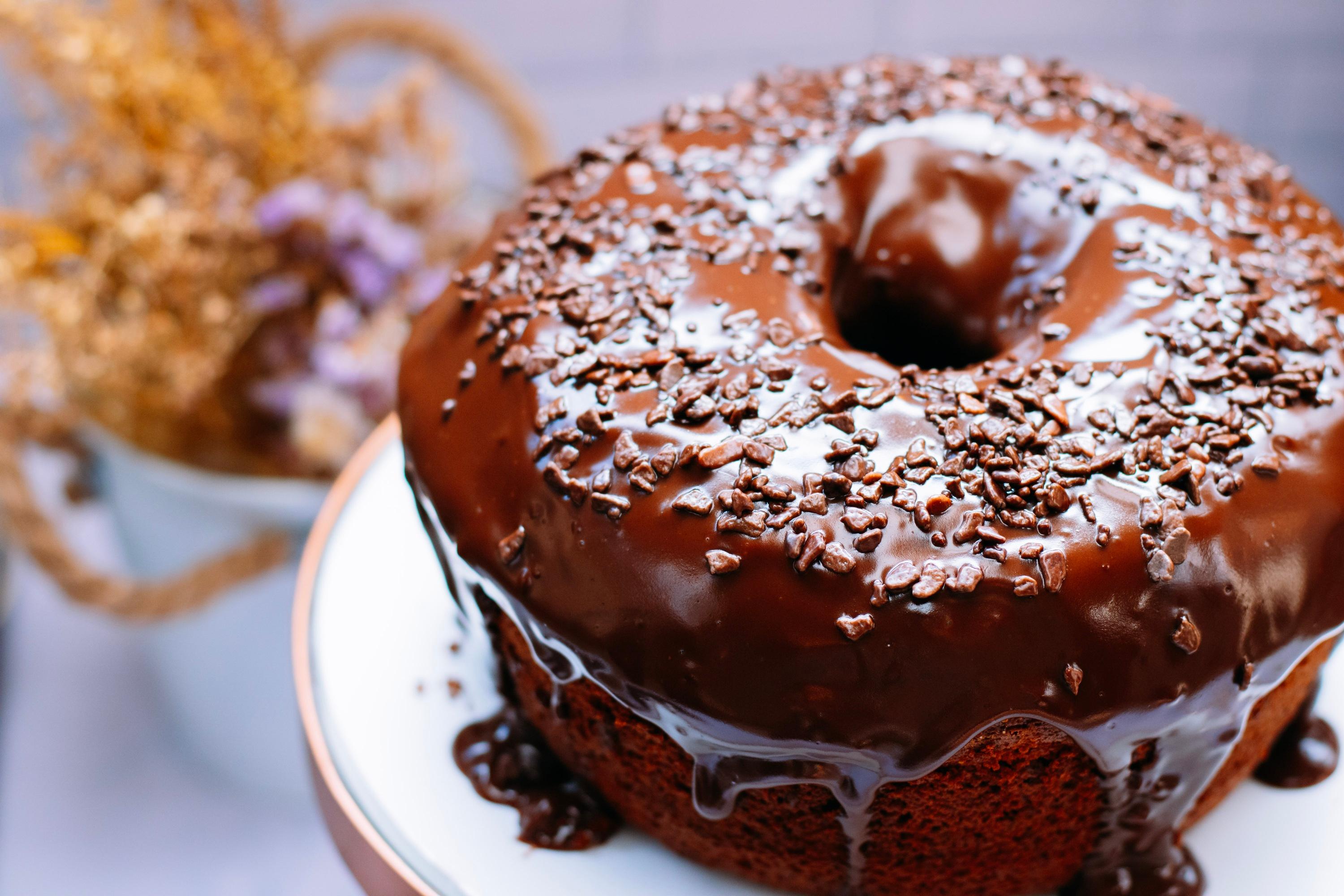 Bolo Caseiro Médio Chocolate com Cobertura de Chocolate